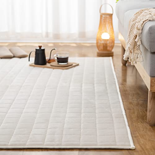 ※他店舗と在庫併用の為、品切れの場合は、ご容赦ください。【サイズ】約130×190cm（約1.5畳） 毛足約4mm、中綿約5mmで厚み約10mmです。 ※商品輸送の際に折りたたんでお届けするため、開封